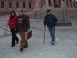 Bild: Thomas Weissenbacher (rechts) vor dem Parlament in Wien