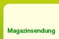 dunkelgrüner Schriftzug "Magazinsendung" vor hellem Hintergrund.