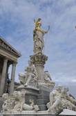 Pallas Athene, Statue vor Parlament in WIen