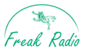 Frosch hüpft von rechts über den Schriftzug "Freak-Radio" (Zeichnung)