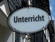 Ein Schild mit dem Wort "Unterricht"