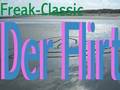 Schriftzug Freak-Classic, der Flirt, im Hintergrund ein in den Sand gezeichnetes Herz.