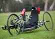 Handbike leer im Gras